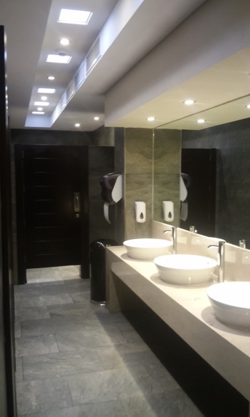 Baños de Recepción  en el hotel Barceló tucancún.