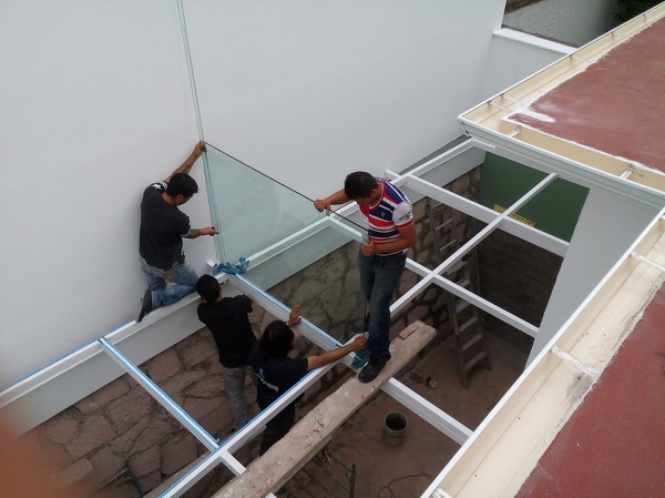 DOMO CON ESTRUCTURA DE ACERO Y CRISTAL DOBLE