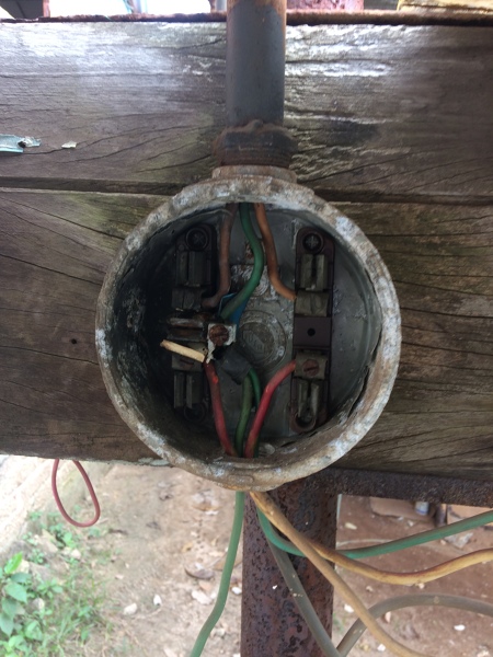 Base de medidor dañada