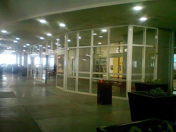 Acceso a Galerias Plaza Cumbres.