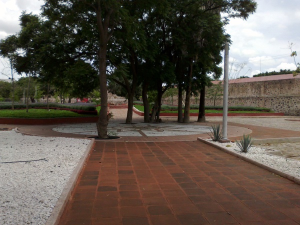 Andadores y plazas, dentro del huerto del Antiguo Convento de Santa Rosa de Viterbo