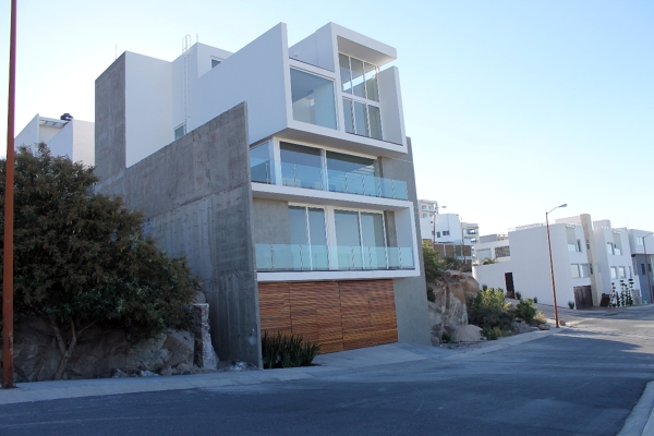 Canceleria de pvc y cristal templado. 