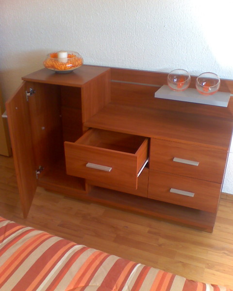 CON MUY BUENA CAPACIDAD