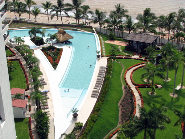 CONSTRUCCION DE PISCINA PARA CONDO MOLINO DE AGUA EN PLAYA