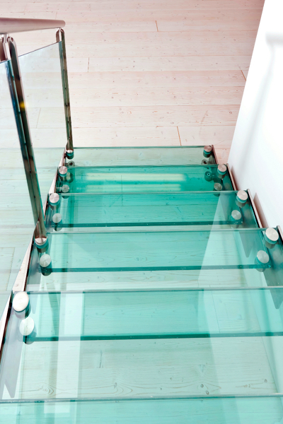 Diseño y fabricación de escaleras de cristal