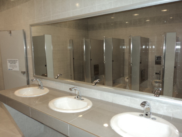 Interiores Baños Area de Producción