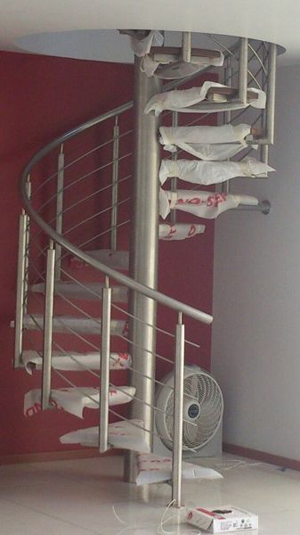 Foto: Escalera Caracol de Ddi Tecnolgia En Interiores #61003 - Habitissimo