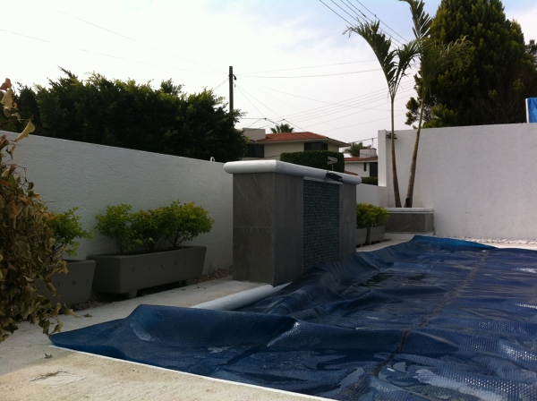 ALBERCA Y DISEÑO DE JARDINERIA 