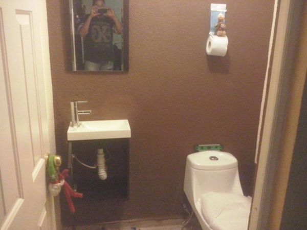 baño remodelado y pinado acabado chocolate y crema