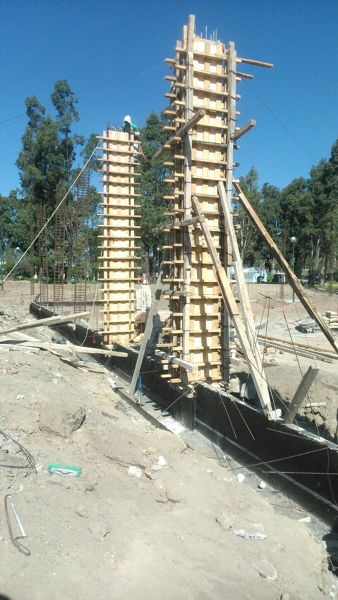 Foto: Construcción de Columnas , Concreto Acero de Juegos De Madera