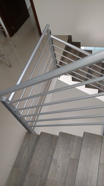 Escaleras/ carpintería de alunimio