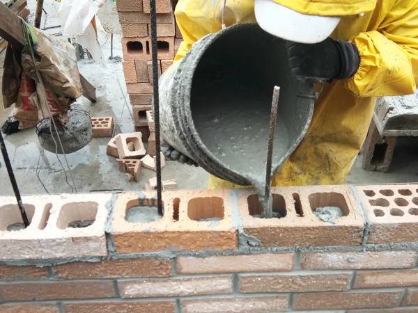 Foto: Colado de Castillos Ahogados en Ladrillo Aparente de Estudio 7