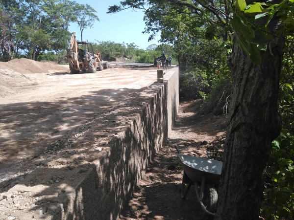 muro de contencion keystone de 4.5 m de altura en Huatulco oax.