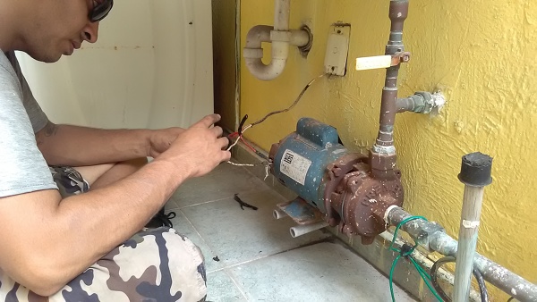 Reparación de Conexión Eléctrica en Bomba Periferica