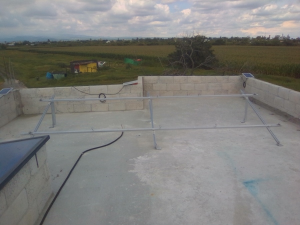 Instalación de paneles solares para modo autónomo uso básico