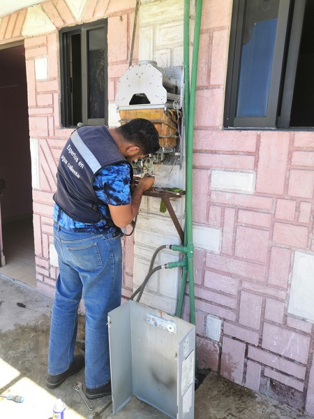 Revisión, reparación y mantenimiento de calentadores de agua instantáneos en Hotel