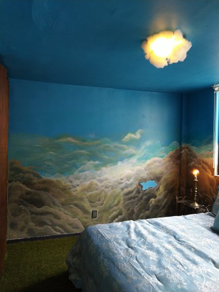 Recámara Surrealista con un Mural en todas las paredes