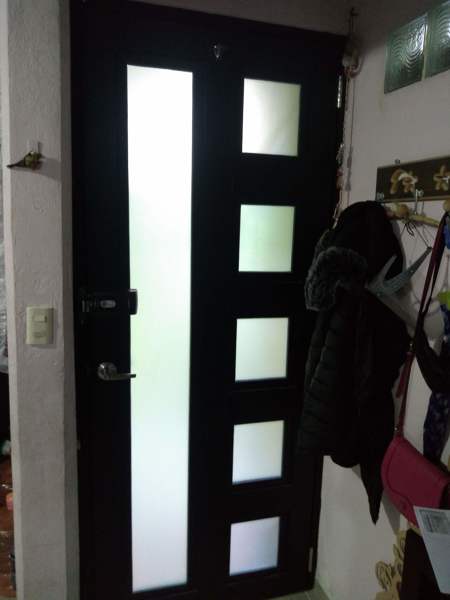 puerta de aluminio