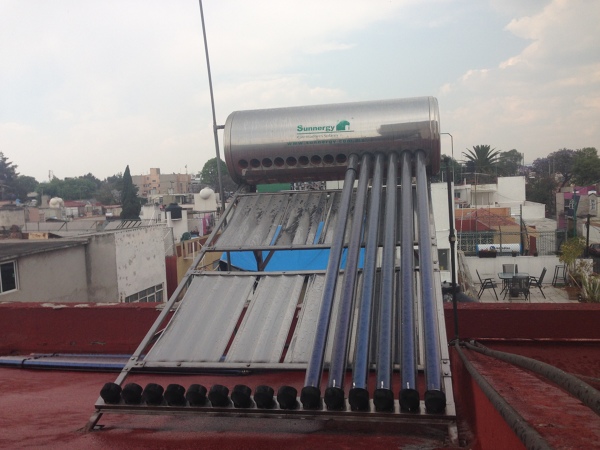 Mantenimiento a calentador sol en oriente de CDMX