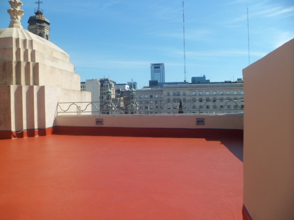 Aplicación de Poliuretano en Techo de Concreto con recubrimiento rojo