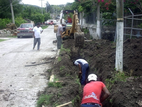 Instalación de Linea de Conducción de Agua Potable