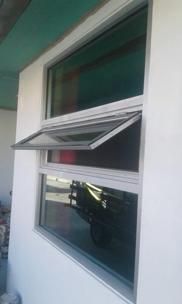Foto: Ventana con Doble Fijo y Apertura Al Centro de Proyección. de