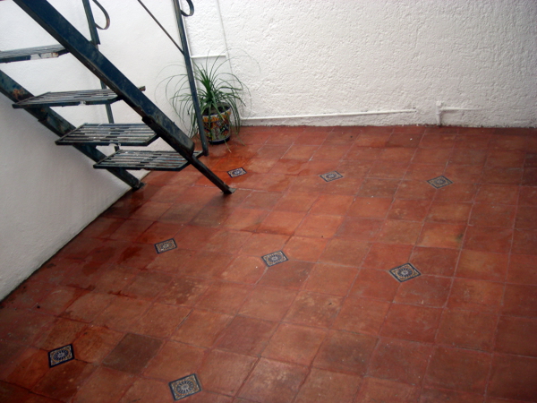 zoclo azulejo foto piso de barro con inserto azulejo talavera de zoclo azulejo foto piso de barro con inserto azulejo talavera de