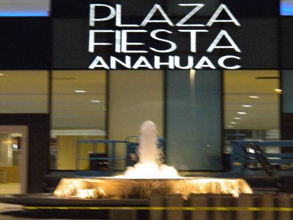 Foto: Plaza Fiesta Anahuac de Industrias Bermeo Albercas #78193 -  Habitissimo