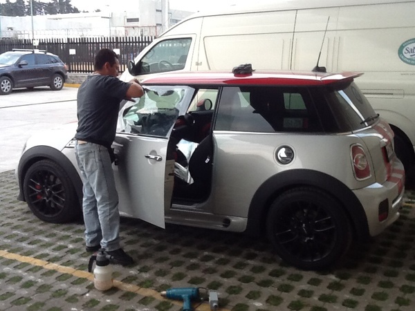 Profesionales Instalando 