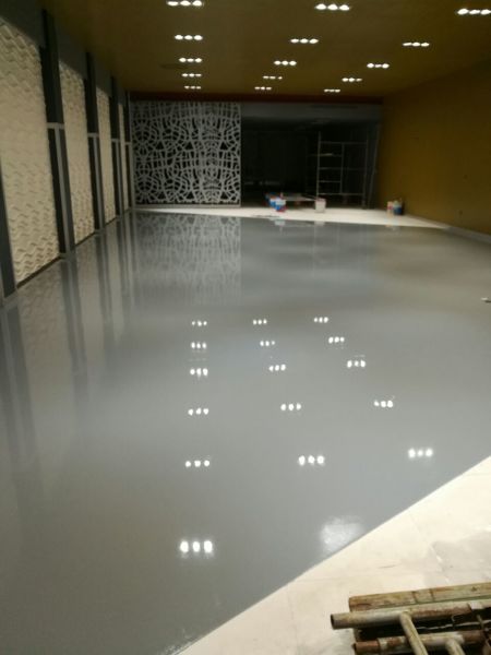 Celosía y piso epóxico