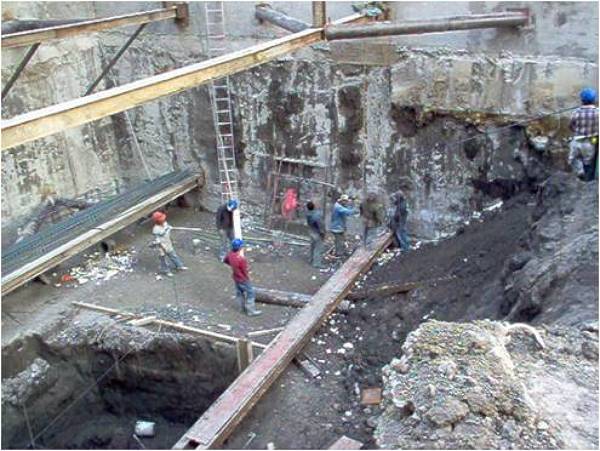 Apuntalamiento Muro Milán