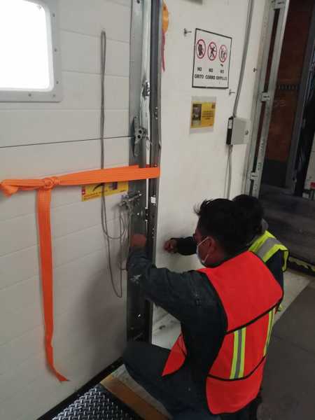 RIEL DE CORTINA DAÑADO