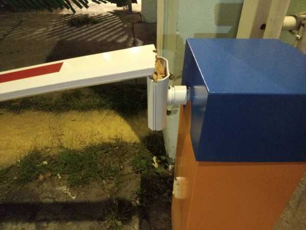 PLUMA DE ESTACIONAMIENTO DOBLADA