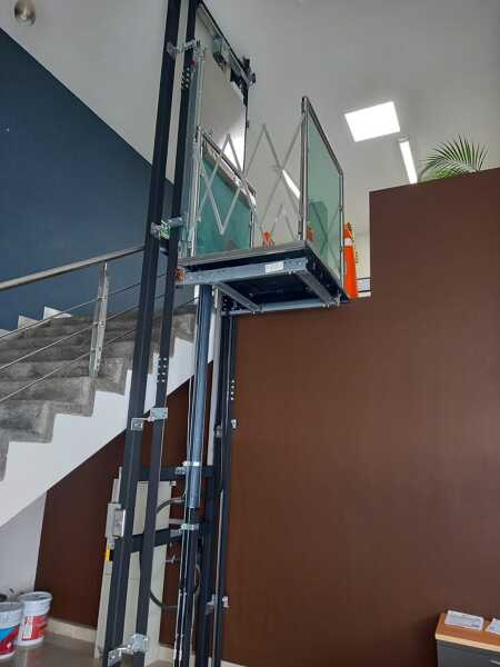 Elevador hidráulico residencial de media cabina