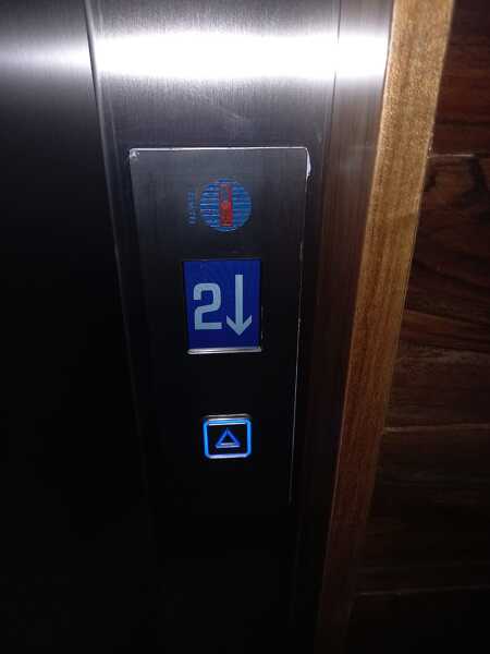 Botonera de piso en acero inoxidable y display en LCD