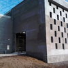 Puerta de pino para entrada pricipal de 91 por 2. 13 barnizada en tono chocolate.