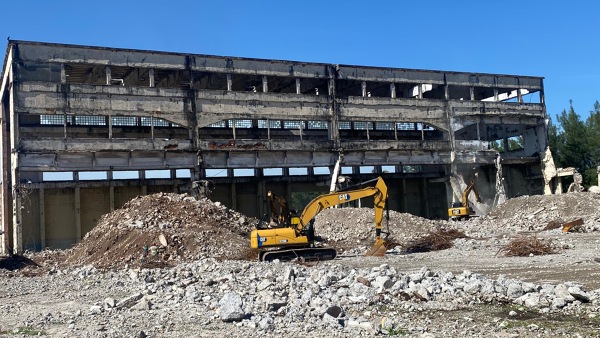 Demoliciones de hangares, bodegas, naves industriales