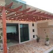 Distribuidores Cuprum - Pérgola de acero con acabado imitación madera y CRISTAL SOLITE