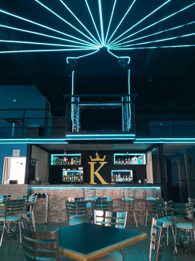 A partir de esto y por medio de la iluminación se reparte el espacio