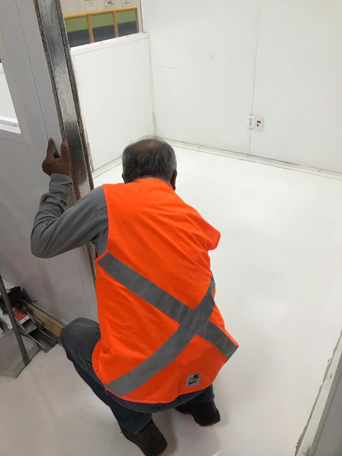 ACABADO DEL 100% RETIRO DE RAYAS Y PISO EN BLANCO SOBRE PINTURA EPOXICA