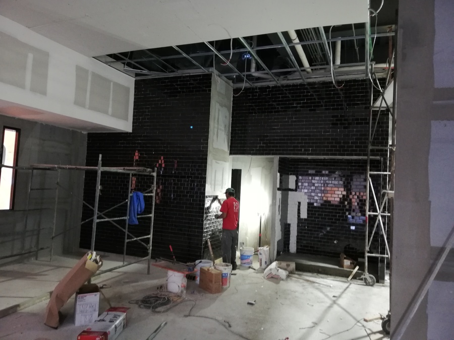 Foto: Carls Jr Aleda de Javier Hernández #493329 - Habitissimo