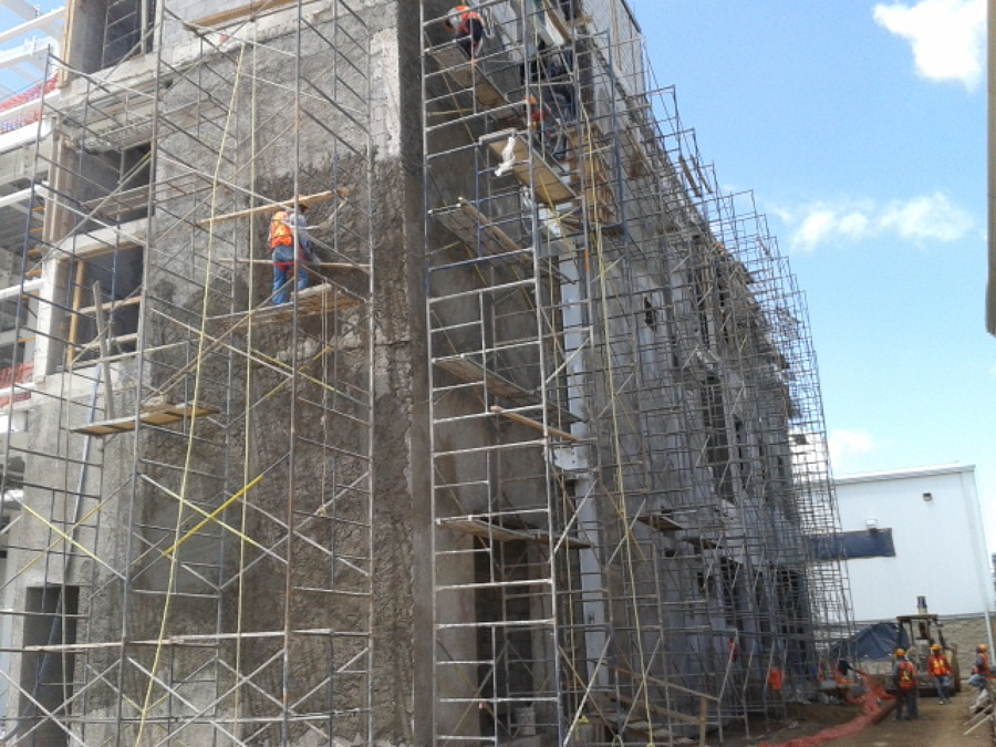 Acabados de obra gris y vialidades.
