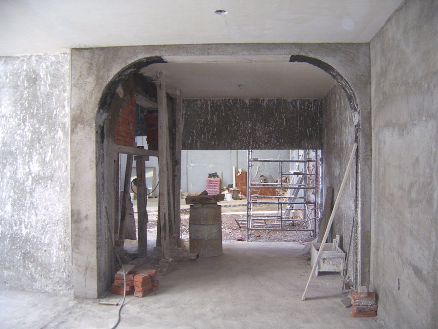 Acceso a la parte posterior del inmueble