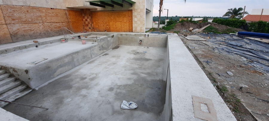 ALBERCA LISTA PARA RECIBIR VENECIANO