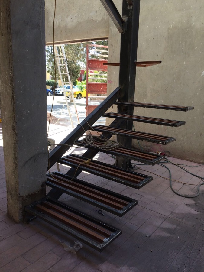 Antes de Instalar barandales con detalle en inoxidable