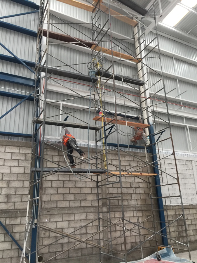 APLICACION DE PINTURA ESMALTE EN PERFILES ESTRUCTURALES LIGEROS Y SEMIPESADOS HASTA 15 MTS DE ALTURA