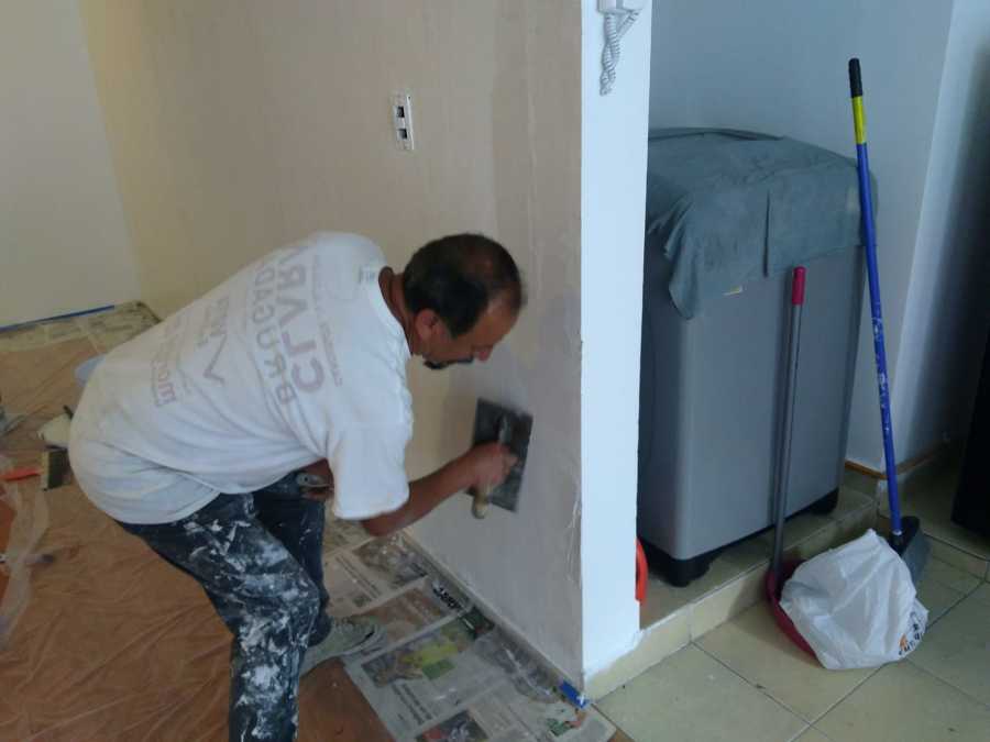 Aplicación de revestimiento "pasta" en muro.