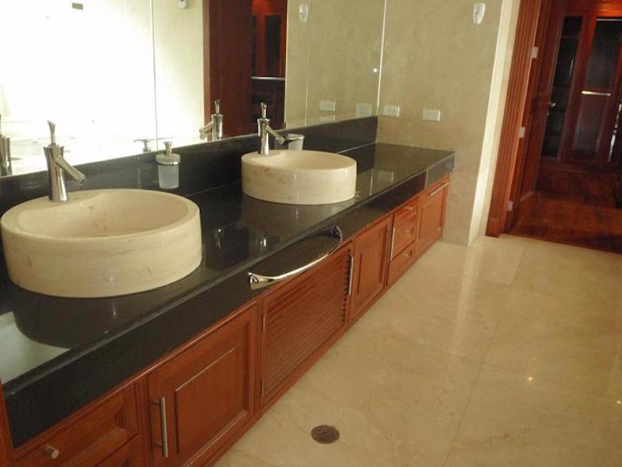 Baño en departamento de Interlomas