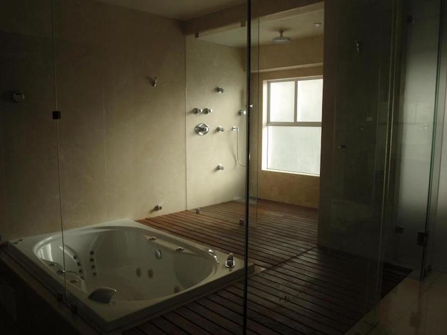 Baño realizado en departamento de Interlomas