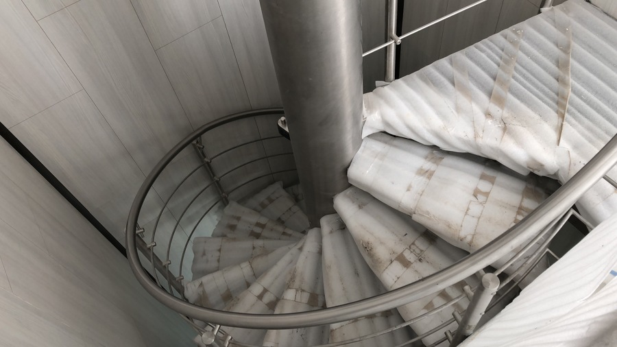 Barandal y escalera curva